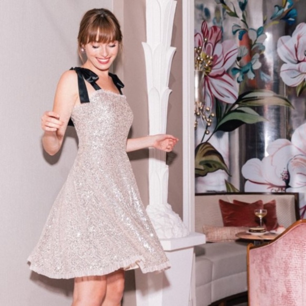 NWT Gal Meets Glam Sequin Skater Dress